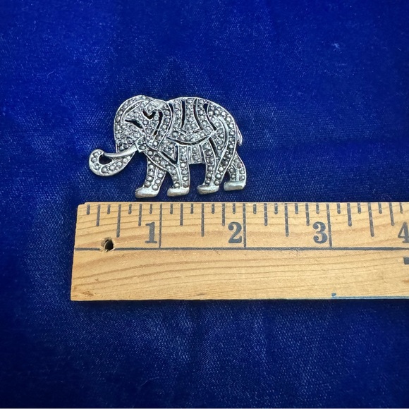 Vintage Silver Tone Elephant Brooch - Picture 7 of 8